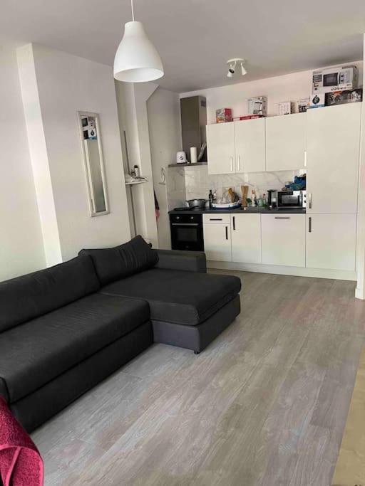 Private Double Bed Room Only With Balcony In Apartment Rotterdam Exterior photo
